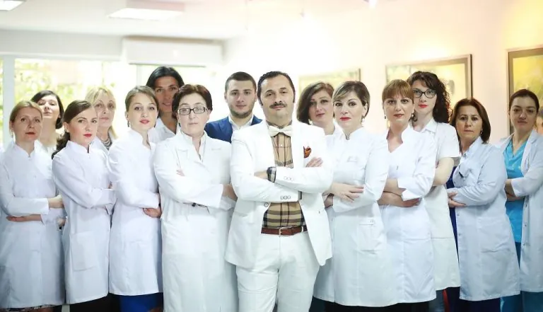 Os médicos da clínica de reprodução Zurab Sabakhtarashvili